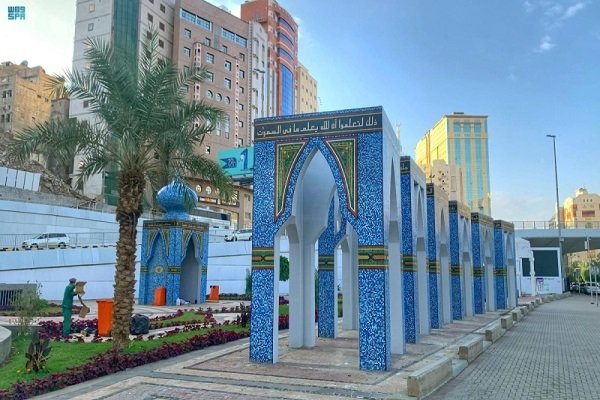 اجرای طولانیترین نقاشی دیواری جهان با حروف در مکه مکرمه اجرای طولانیترین نقاشی دیواری جهان با حروف در مکه مکرمه