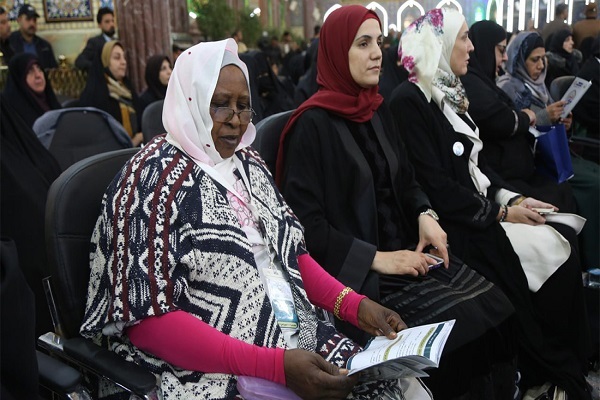 عواطف عبدالحمید یکی از بانوان پژوهشگر شرکت‌کننده در این همایش