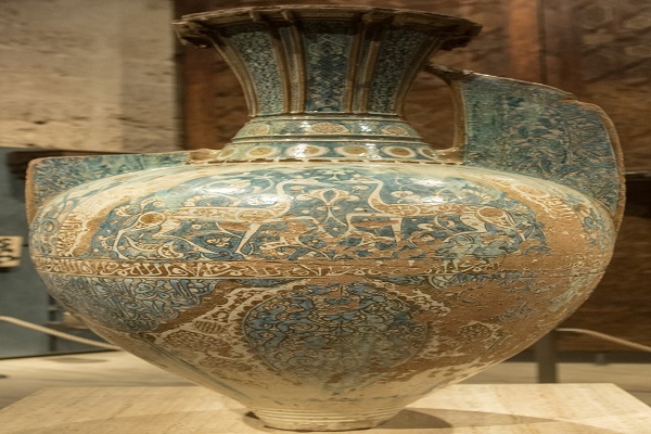 ظروف منقش به طرحهای اسلامی در کاخ الحمراء ظروف منقش به طرحهای اسلامی در کاخ الحمراء