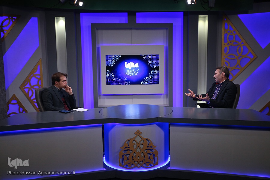 گفتوگو کلید همه مشکلات / فرهنگ نقد و نقدپذیری در سیستم آموزشی جایی ندارد + فیلم گفتوگو کلید همه مشکلات / فرهنگ نقد و نقدپذیری در سیستم آموزشی جایی ندارد + فیلم