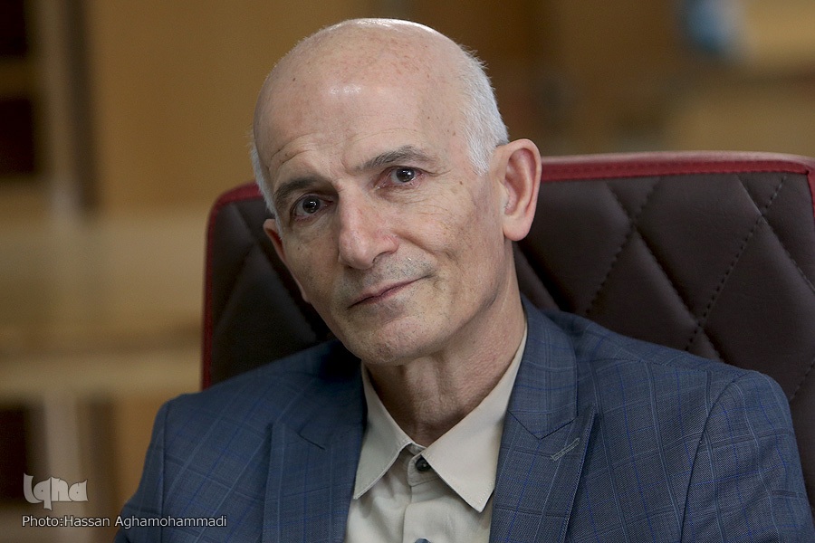 کاهش هزینه اداره جامعه با استفاده از نقد / نقد مانع طغیان قدرت است + فیلم کاهش هزینه اداره جامعه با استفاده از نقد / نقد مانع طغیان قدرت است + فیلم