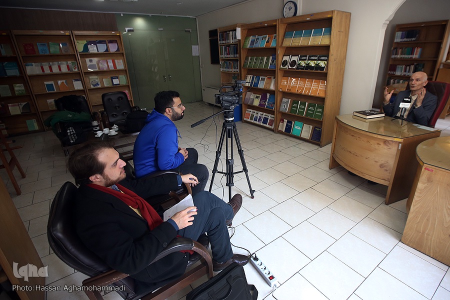 کاهش هزینه اداره جامعه با استفاده از نقد / نقد مانع طغیان قدرت است + فیلم کاهش هزینه اداره جامعه با استفاده از نقد / نقد مانع طغیان قدرت است + فیلم