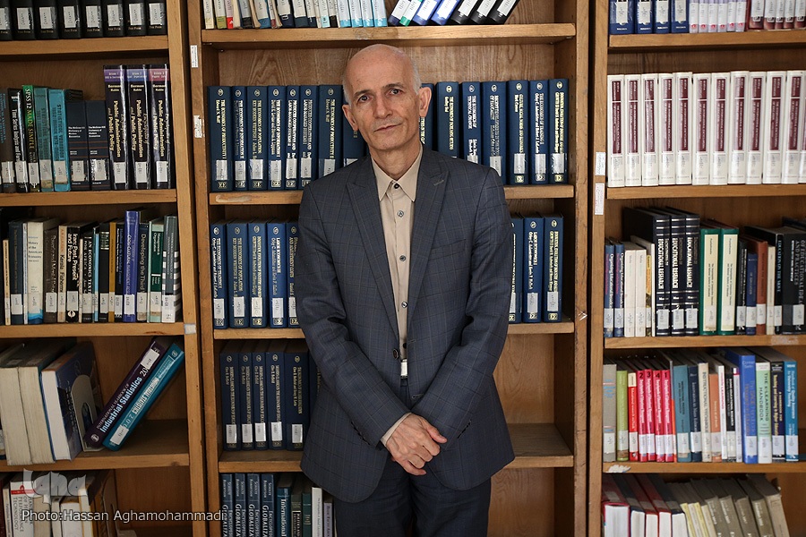 کاهش هزینه اداره جامعه با استفاده از نقد / نقد مانع طغیان قدرت است + فیلم کاهش هزینه اداره جامعه با استفاده از نقد / نقد مانع طغیان قدرت است + فیلم