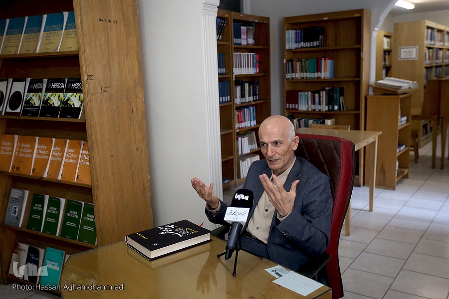 کاهش هزینه اداره جامعه با استفاده از نقد / نقد مانع طغیان قدرت است + فیلم کاهش هزینه اداره جامعه با استفاده از نقد / نقد مانع طغیان قدرت است + فیلم