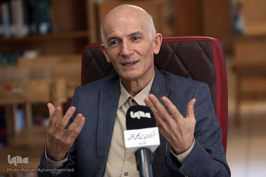 کاهش هزینه اداره جامعه با استفاده از نقد / نقد مانع طغیان قدرت است + فیلم کاهش هزینه اداره جامعه با استفاده از نقد / نقد مانع طغیان قدرت است + فیلم