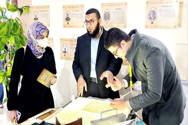 ترمیم کتاب‌های خطی در غرفه الازهر