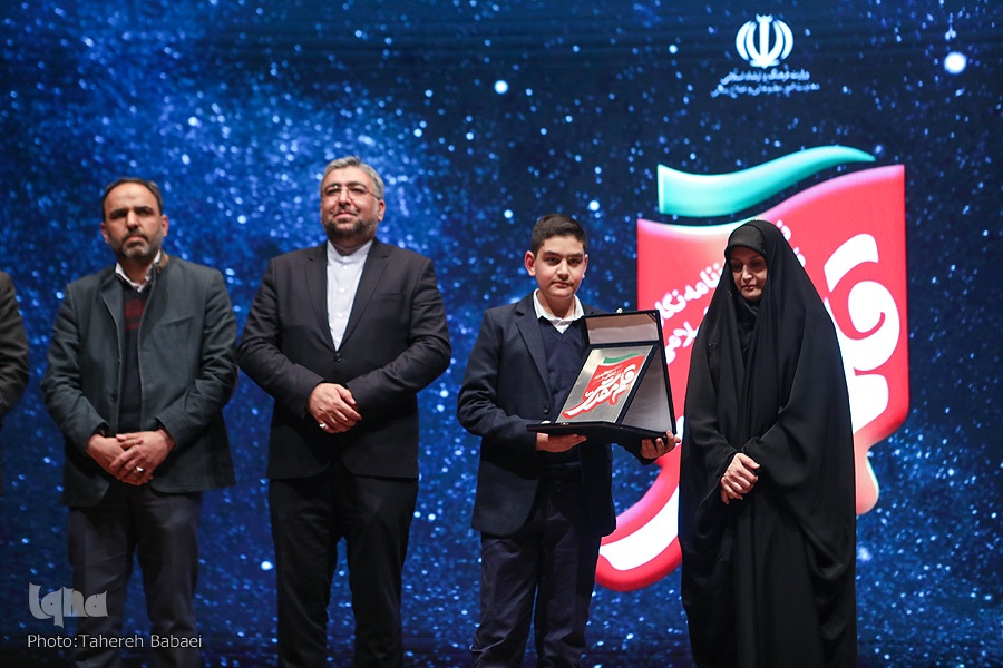 روزنامهها جای گروهها و احزاب سیاسی را در کشور پر کردند + فیلم روزنامهها جای گروهها و احزاب سیاسی را در کشور پر کردند + فیلم