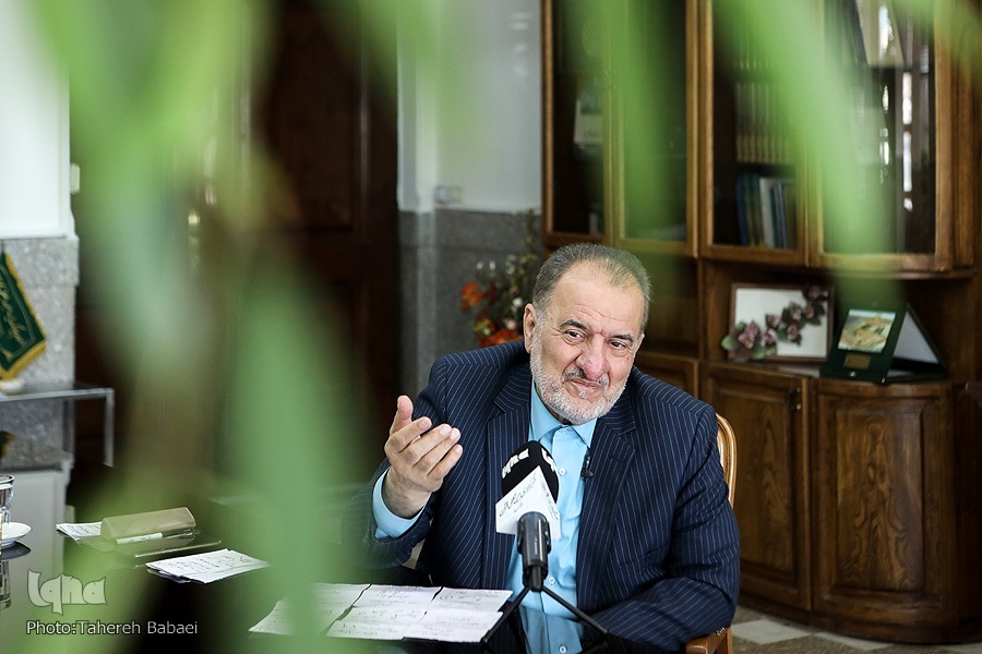 انسان قرآنی محصول «لقمه حلال پدر و دامن پاک مادر» است انسان قرآنی محصول «لقمه حلال پدر و دامن پاک مادر» است