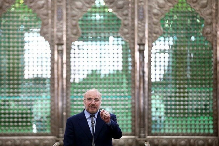 محمدباقر قالیباف در حرم امام(ره)