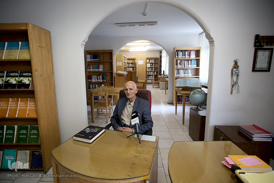 تخریب سرمایههای معنوی با نگاه ابزاری به دین / گفتوگو، ترمیم کننده اعتماد است + فیلم تخریب سرمایههای معنوی با نگاه ابزاری به دین / گفتوگو، ترمیم کننده اعتماد است + فیلم