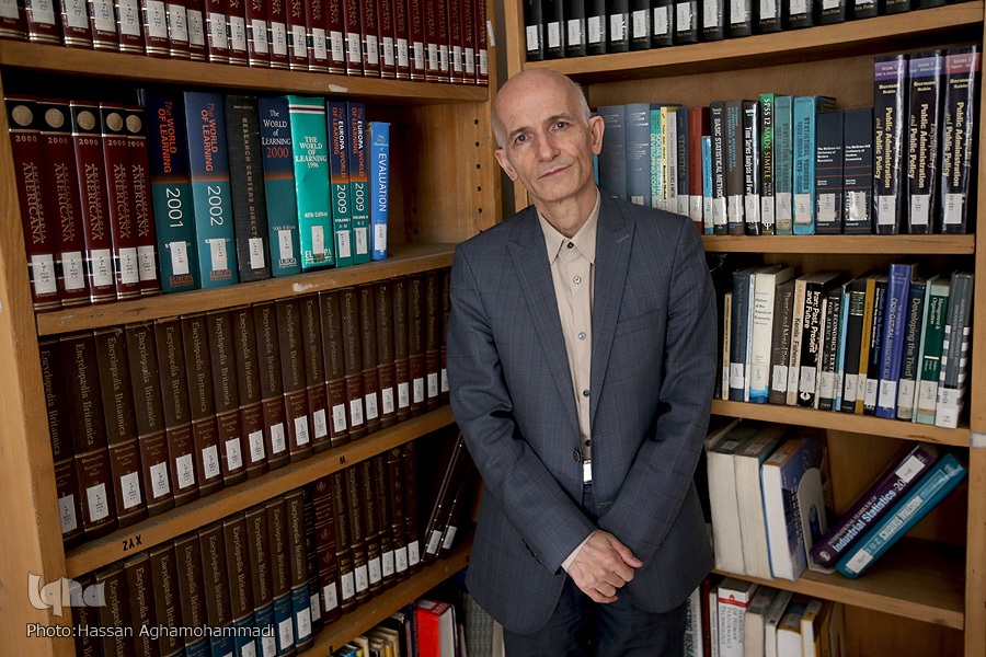 تخریب سرمایههای معنوی با نگاه ابزاری به دین / گفتوگو، ترمیم کننده اعتماد است + فیلم تخریب سرمایههای معنوی با نگاه ابزاری به دین / گفتوگو، ترمیم کننده اعتماد است + فیلم