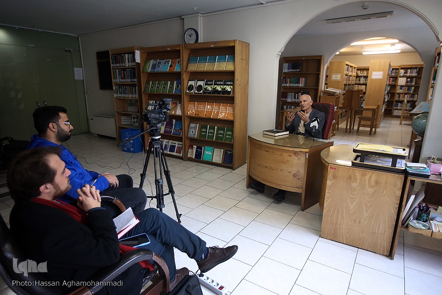 تخریب سرمایههای معنوی با نگاه ابزاری به دین / گفتوگو، ترمیم کننده اعتماد است + فیلم تخریب سرمایههای معنوی با نگاه ابزاری به دین / گفتوگو، ترمیم کننده اعتماد است + فیلم