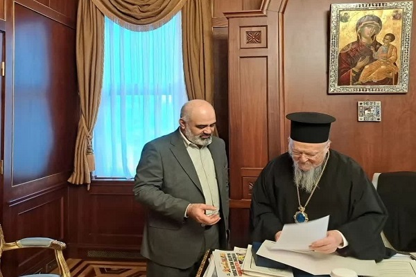 ابلاغ سلام و تبریک سال نو میلادی رئیس جامعةالمصطفی به اسقف اعظم استانبول