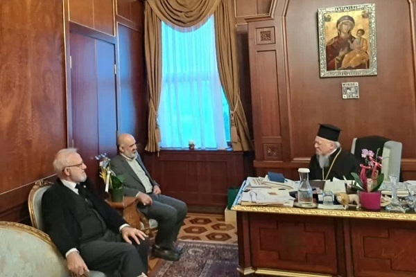 ابلاغ سلام و تبریک سال نو میلادی رئیس جامعةالمصطفی به اسقف اعظم استانبول