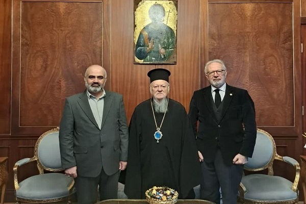 ابلاغ سلام و تبریک سال نو میلادی رئیس جامعةالمصطفی به اسقف اعظم استانبول
