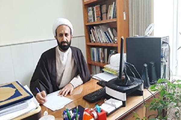 حوزه انقلابی بر کتاب‌های 200 سال قبل توقف نمی‌کند/ مرزبندی حوزه انقلابی با مرتجعین و تجددگرایان