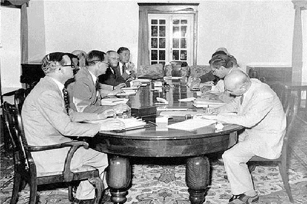 قرارداد شاه با کنسرسيومی متشکل از شرکتهای بینالمللی قرارداد شاه با کنسرسيومی متشکل از شرکتهای بینالمللی