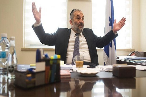 درعی مراکشیتبار، رئیس جنبش شاس یهودیان ارتدوکس شرقی (حریدی) به عنوان وزیر امور داخلی و بهداشت در کابینه ششم نتانیاهو درعی مراکشیتبار، رئیس جنبش شاس یهودیان ارتدوکس شرقی (حریدی) به عنوان وزیر امور داخلی و بهداشت در کابینه ششم نتانیاهو