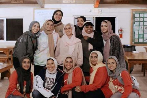 بانوی محجبه و دغدغه طراحی روسری در دنیای مد آمریکا بانوی محجبه و دغدغه طراحی روسری در دنیای مد آمریکا