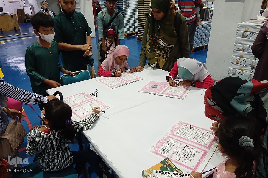 حاشیهای به زیبایی متن جشنواره قرآنی مالزی؛ امنیت و نظم هنرمندانه + عکس حاشیهای به زیبایی متن جشنواره قرآنی مالزی؛ امنیت و نظم هنرمندانه + عکس