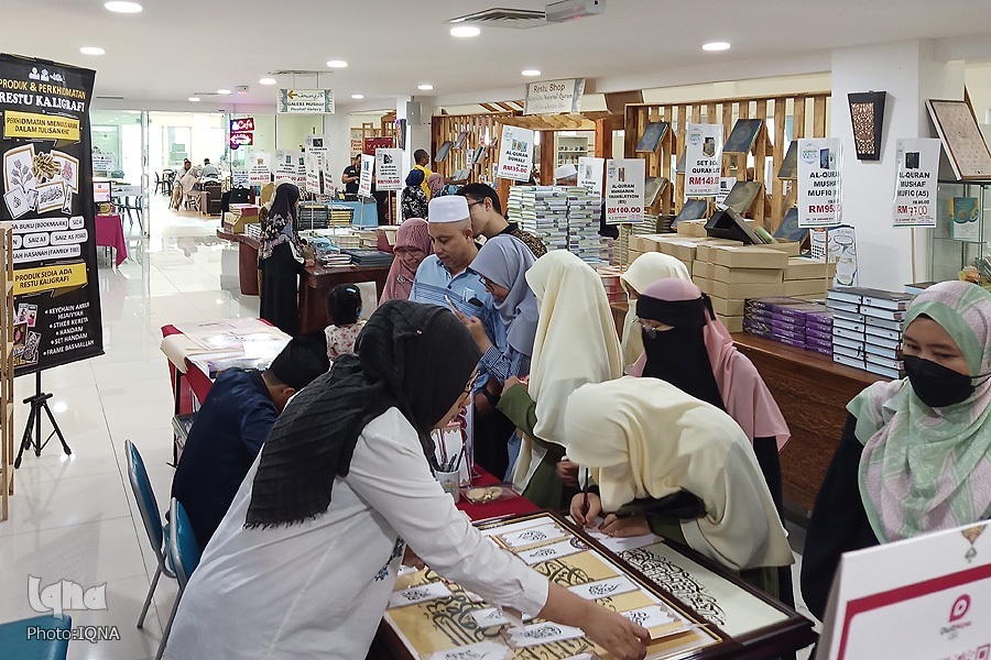 حاشیهای به زیبایی متن جشنواره قرآنی مالزی؛ امنیت و نظم هنرمندانه + عکس حاشیهای به زیبایی متن جشنواره قرآنی مالزی؛ امنیت و نظم هنرمندانه + عکس