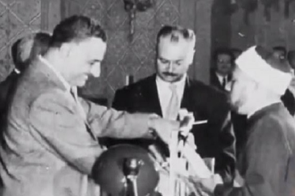 «عبدالحمید کِشک»، خطیب مشهور مصری در کنار جمال عبدالناصر «عبدالحمید کِشک»، خطیب مشهور مصری در کنار جمال عبدالناصر