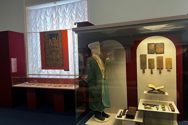 عرضه آثار اسلامی و نسخ خطی در نمایشگاه قومنگاری سنپترزبورگ عرضه آثار اسلامی و نسخ خطی در نمایشگاه قومنگاری سنپترزبورگ