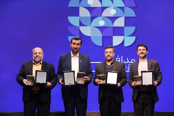 اختتامیه نخستین جشنواره مدافعان اقتصاد مردمی برگزار شد اختتامیه نخستین جشنواره مدافعان اقتصاد مردمی برگزار شد