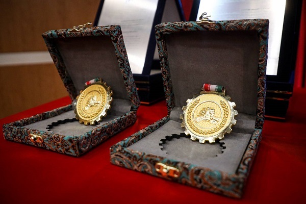 اختتامیه نخستین جشنواره مدافعان اقتصاد مردمی برگزار شد اختتامیه نخستین جشنواره مدافعان اقتصاد مردمی برگزار شد