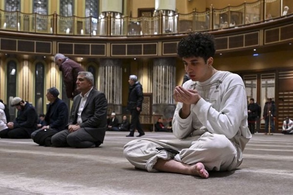 لیلیة الرغائب در مساجد استانبول+ عکس لیلیة الرغائب در مساجد استانبول+ عکس