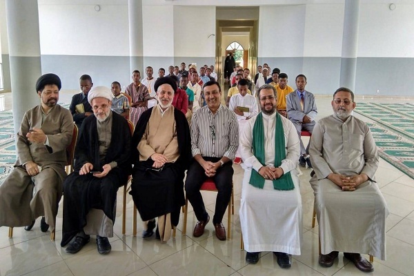 فیلم | همخوانی قرآن در مسجد امام رضا(ع) ماداگاسکار