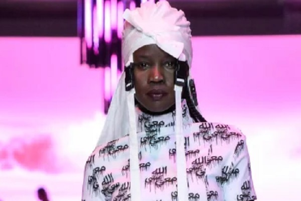 عذرخواهی جشنواره ملبورن به دلیل استفاده از لفظ جلاله در طراحی لباس عذرخواهی جشنواره ملبورن به دلیل استفاده از لفظ جلاله در طراحی لباس