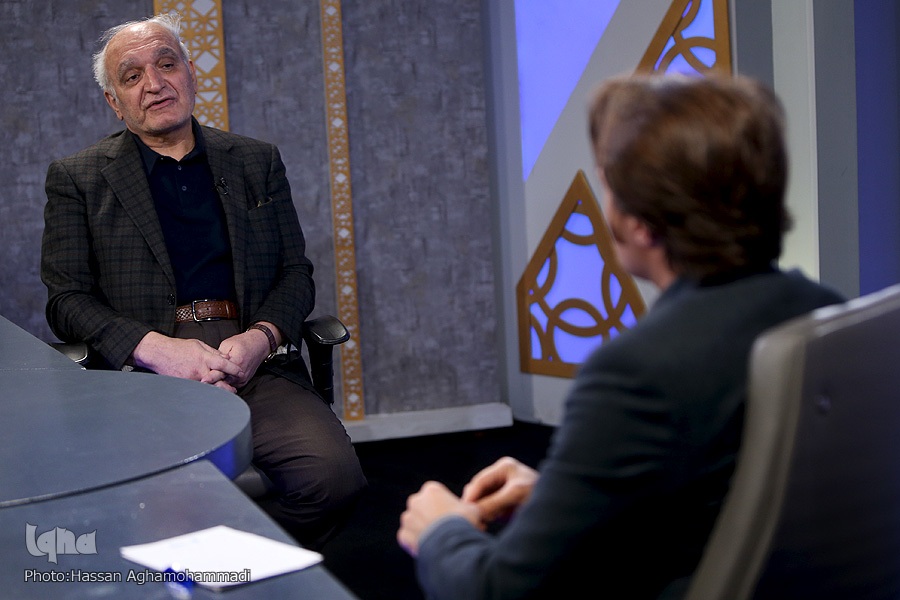 ایجاد فرهنگ نقد و نقدپذیری در گرو اراده حاکمیت است + فیلم ایجاد فرهنگ نقد و نقدپذیری در گرو اراده حاکمیت است + فیلم