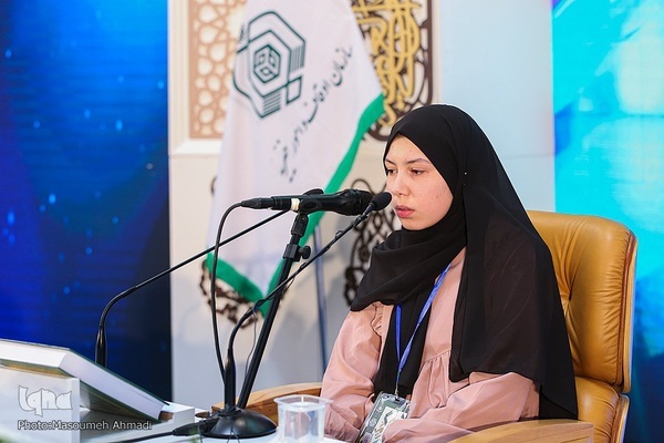 نسرین خالدی» از کشور الجزائر و نفر سوم رشته حفظ بانوان نسرین خالدی» از کشور الجزائر و نفر سوم رشته حفظ بانوان