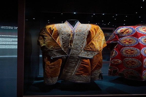 عرضه آثار منحصربه‌فرد اسلامی از ازبکستان در نمایشگاه دوسالانه هنر اسلامی+عکس