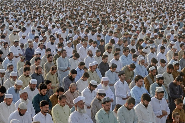 عکس | اقامه نماز فطر در چهار گوشه جهان عکس | اقامه نماز فطر در چهار گوشه جهان