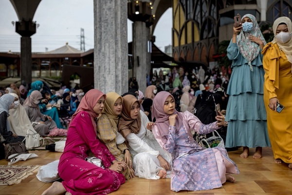 عکس | اقامه نماز فطر در چهار گوشه جهان عکس | اقامه نماز فطر در چهار گوشه جهان