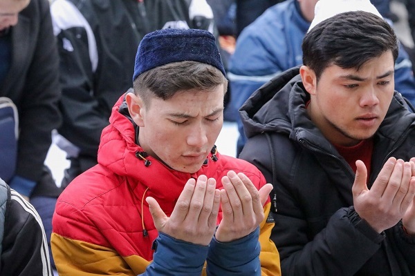 اقامه نماز عید سعید فطر در پایتخت روسیه + عکس اقامه نماز عید سعید فطر در پایتخت روسیه + عکس