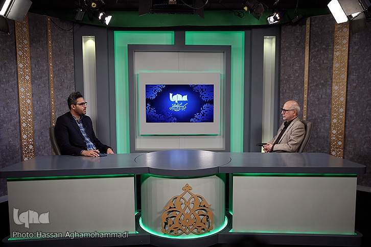 در جلسات قرآن ایران قاعده خوان تربیت میشود و نه قرآن خوان در جلسات قرآن ایران قاعده خوان تربیت میشود و نه قرآن خوان