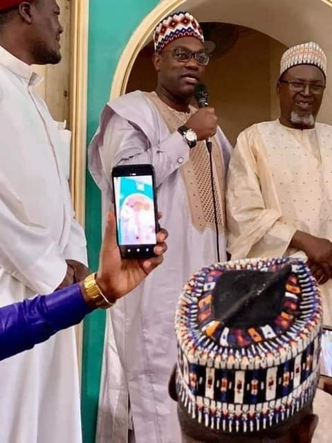 ستاره سابق تیم ملی فوتبال کامرون به اسلام گروید + فیلم ستاره سابق تیم ملی فوتبال کامرون به اسلام گروید + فیلم