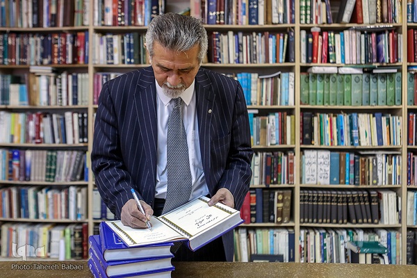 نوزایی فارسی به واسطه فردوسی بود/ شاهنامه امین از پیدایش تا امروز است