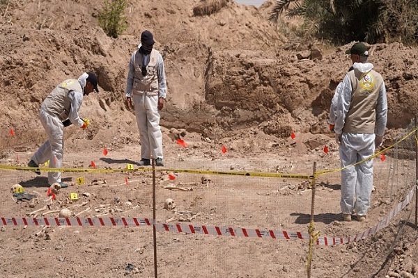 گور دسته جمعی در نجف کشف گور دسته جمعی باقیمانده از دوران صدام در نجف // اماده