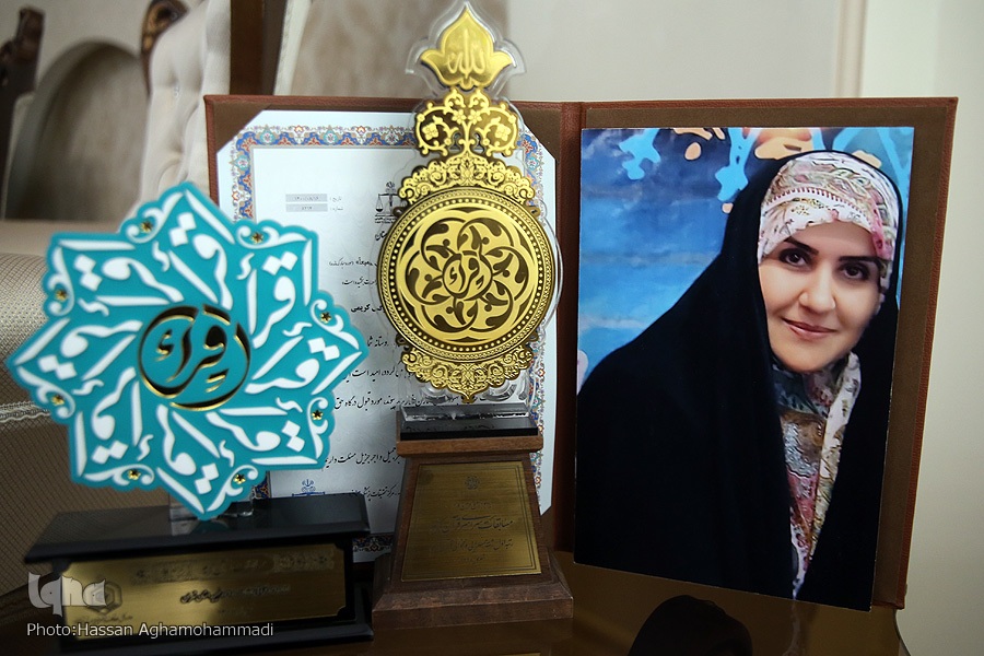 مرحومه نرگس کریمی