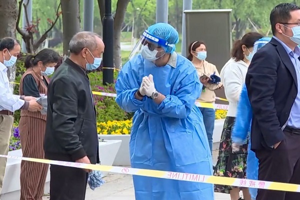 سیداحسان حسینی و خدمت داوطلبانه به کادر درمان چین سیداحسان حسینی و خدمت داوطلبانه به کادر درمان چین