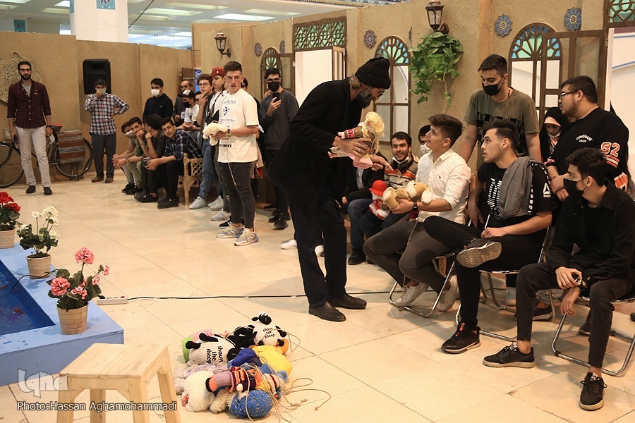 گذری بر خاطرات شیرین جلسات خانگی قرآن/ ستارههای زمینی در نمایشگاه قرآن گذری بر خاطرات شیرین جلسات خانگی قرآن/ ستارههای زمینی در نمایشگاه قرآن