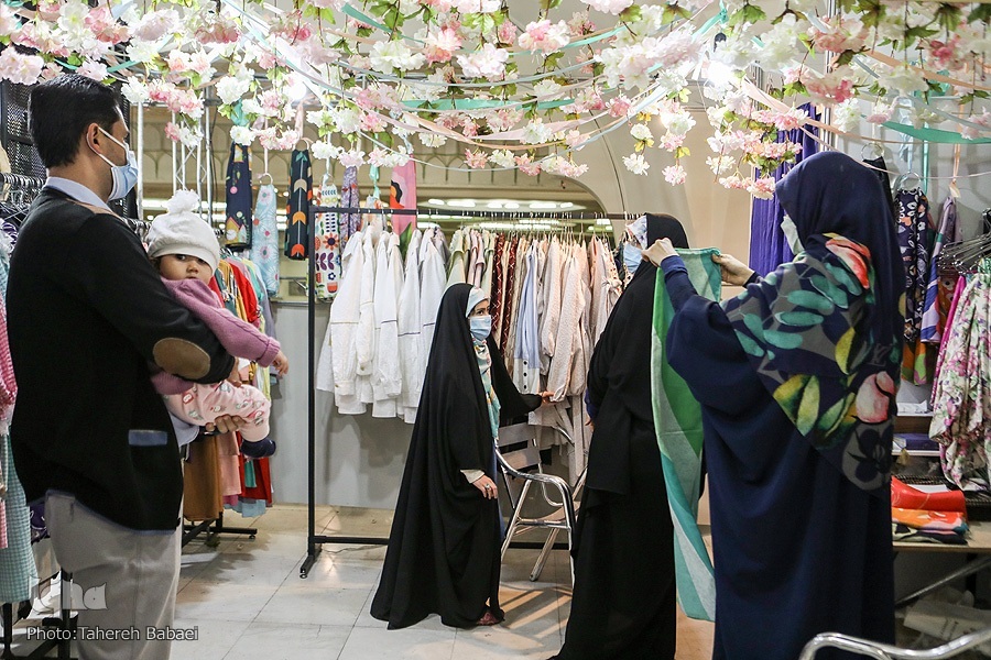 عرضه لباسهای عفیفانه نوجوانان در بخش عفاف و حجاب نمایشگاه قرآن عرضه لباسهای عفیفانه نوجوانان در بخش عفاف و حجاب نمایشگاه قرآن