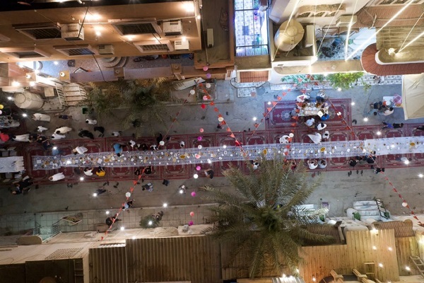 برپایی اولین سفره افطار عمومی شیعیان عربستان پس از کرونا برپایی اولین سفره افطار عمومی شیعیان عربستان پس از کرونا