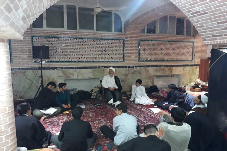  اعتکاف طلاب حوزه علمیه امام رضا(ع) در مسجد جامع بازار تهران