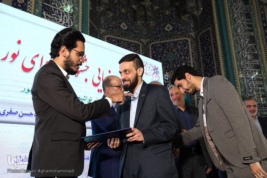 برترینهای جشنواره آوای نور در نمایشگاه قرآن تجلیل شدند + عکس برترینهای جشنواره آوای نور در نمایشگاه قرآن تجلیل شدند + عکس