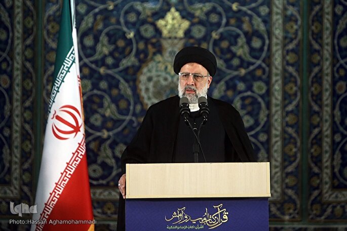 حجتالاسلام رئیسی در همایش خادمان قرآن حجتالاسلام رئیسی در همایش خادمان قرآن